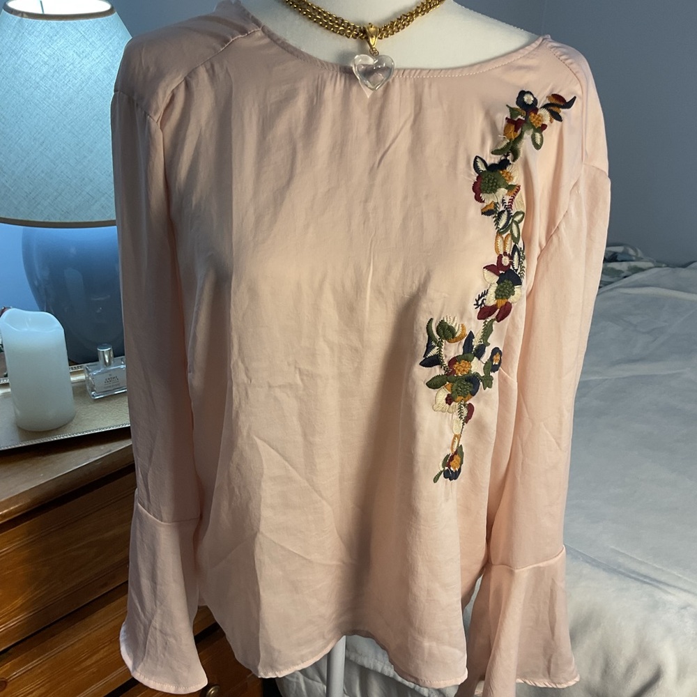 Mello day boho embroidered top NWT back tie at neck light salmon color large